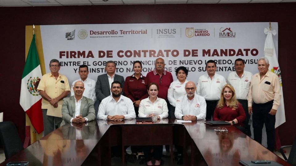 Firma de convenio.
