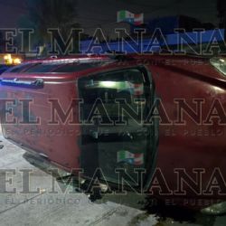 Ebrio vuelca su vehículo en la colonia Américo Villareal e impacta dos autos