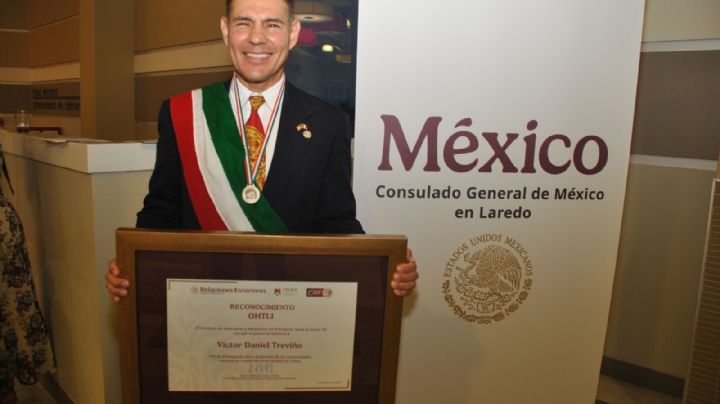 Recibe Víctor Treviño Jr. premio Ohtli en Laredo; estos son sus méritos