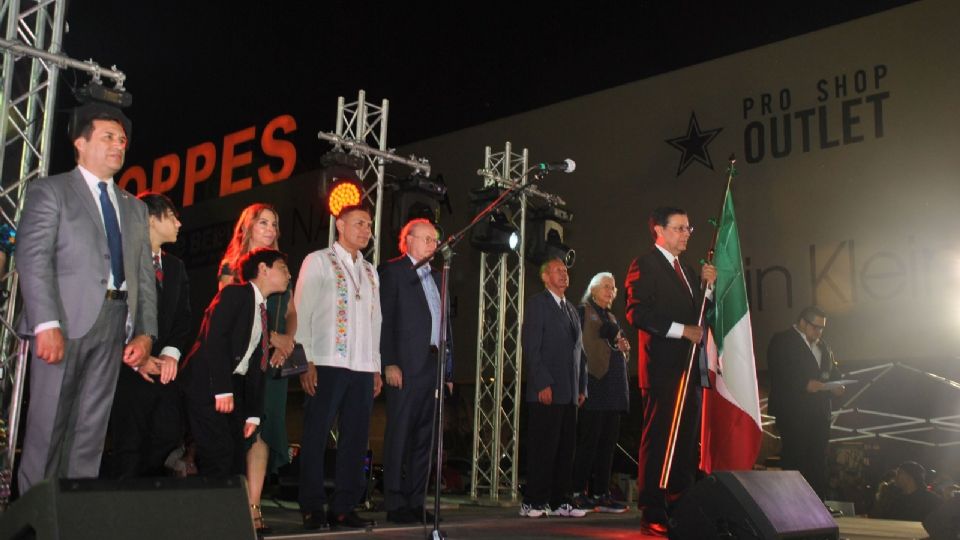 Grupos folclóricos animaron el evento con sus alegres bailes