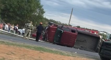 Camioneta choca brutalmente con auto y vuelca en el boulevard Colosio; mujer y dos menores graves