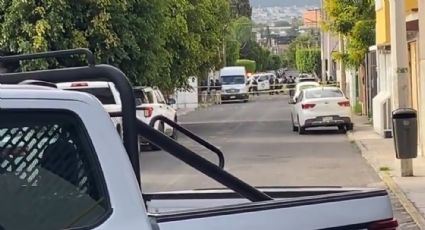 Hombre abre la puerta de su casa y sujetos terminan por matarlo; policías encuentran su cuerpo