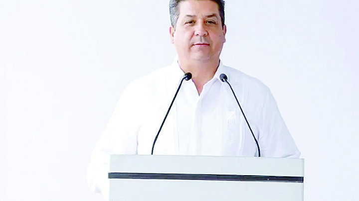 Van contra funcionarios de Cabeza de Vaca
