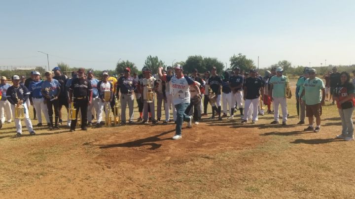 Fiesta en el diamante de la Liga de Beisbol Riberas del Bravo