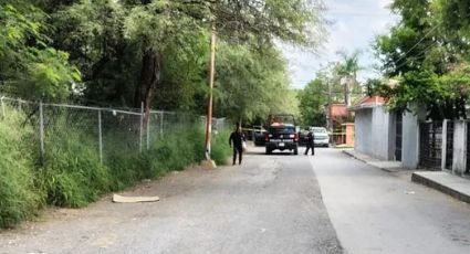 Encuentran a hombre muerto en terreno baldío en Nuevo León; se cree que fue asalto