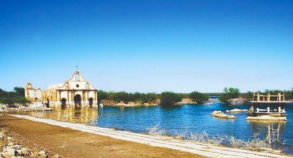 Esta es la iglesia de la frontera que emergió de las aguas del Río Bravo para una boda de ensueño