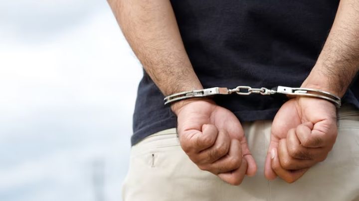 Arrestan a hombre por golpear a su hijo; le molestaba que el niño no se despertara a tiempo