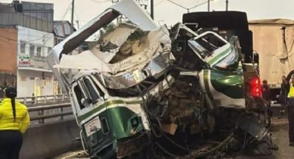 Trágico accidente cobra la vida de trailero; chocó su unidad contra un muro del transporte público
