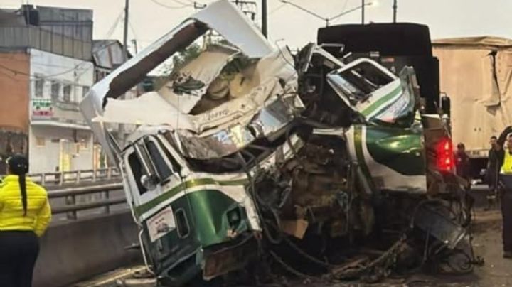 Trágico accidente cobra la vida de trailero; chocó su unidad contra un muro del transporte público