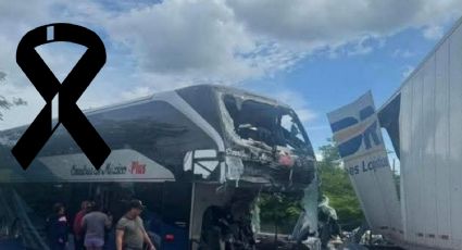 Tráiler choca de frente contra autobús de Ómnibus México; hay 2 muertos y 13 heridos