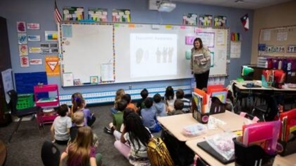 UISD enfrenta déficit millonario