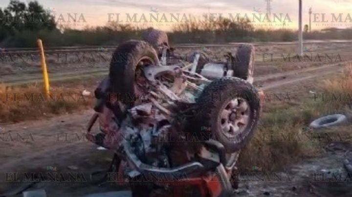 Violento encontronazo en la Carretera Anáhuac provoca volcadura; conductor quedó prensado