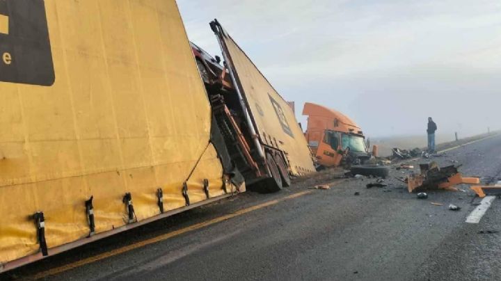 Un muerto y 10 marinos heridos tras choque de tráileres y unidades navales en Michoacán