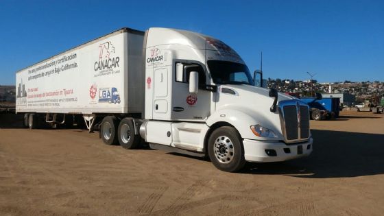 Transportistas de Tamaulipas acusan extorsiones en Nuevo León; denuncian cobros irregulares