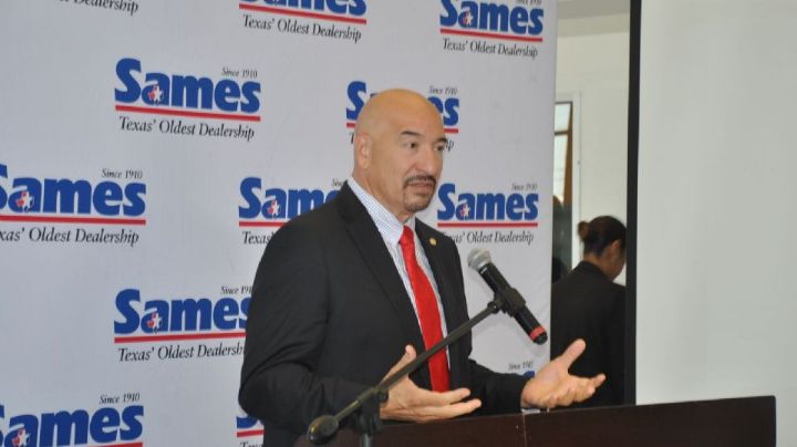 Distrito Escolar Independiente de Laredo negociará con Guillermo Pro para que sea Superintendente