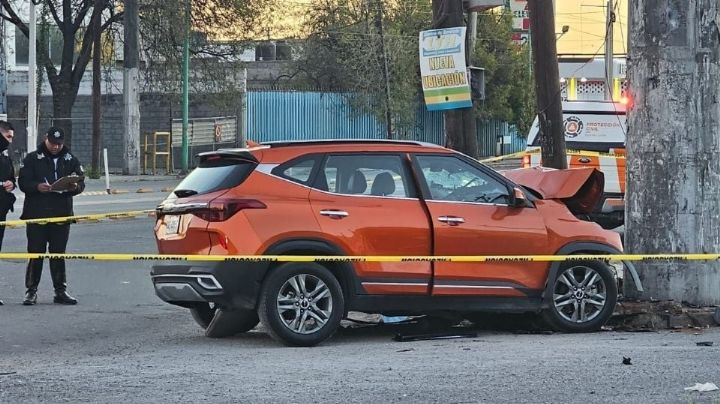 Joven muere al estrellar su camioneta contra torre de alta tensión de CFE en Monterrey