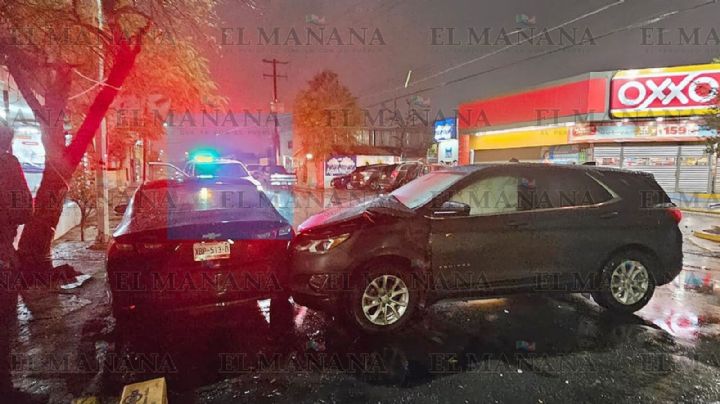 Aparatoso choque en la colonia Matamoros involucra tres vehículos; conductor no pudo frenar