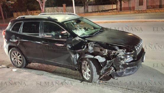 Adulto mayor se estampa contra poste de la CFE en la López de Lara; se mareó y perdió el control