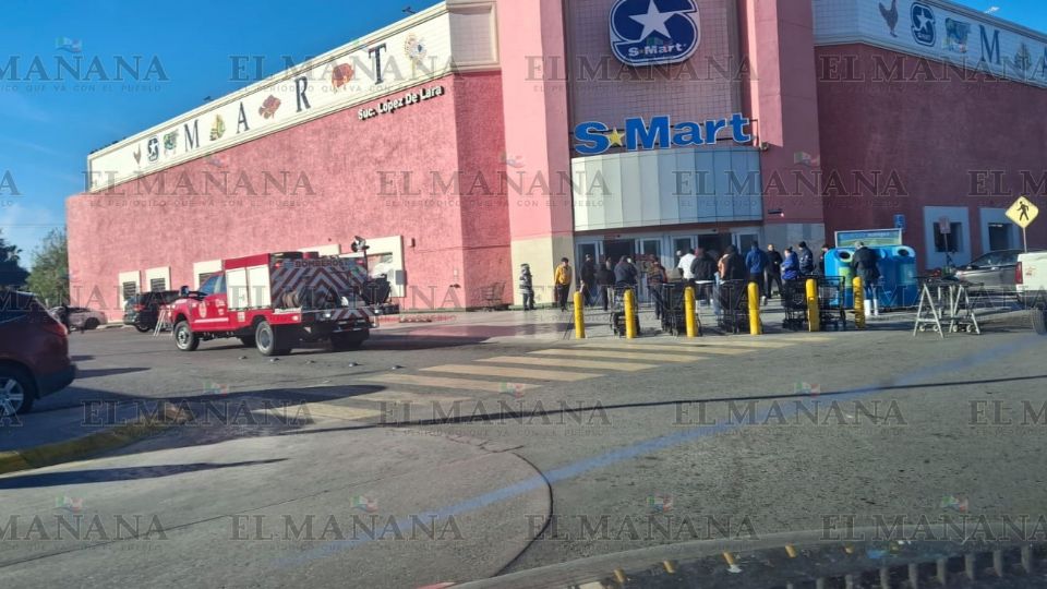 Personal del Cuerpo de Bomberos entró en “acción”, recorriendo las instalaciones en plena acción preventiva