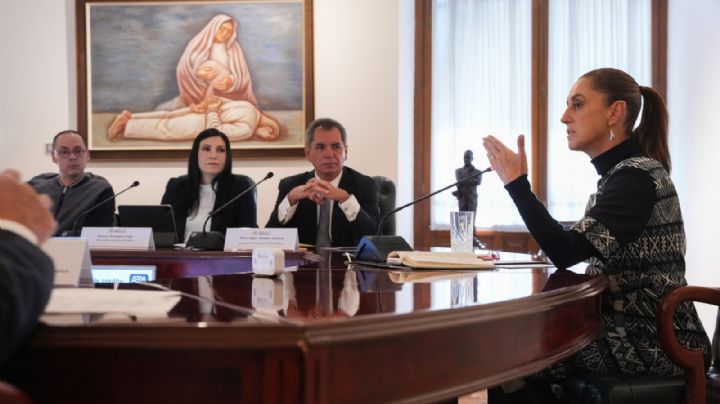 Sheinbaum encabeza reunión con Banxico y la ABM; funcionarios federales acompañan diálogo económico