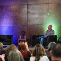 Ricky García, el neolaredense nominado al Óscar presenta su primer libro en la ciudad