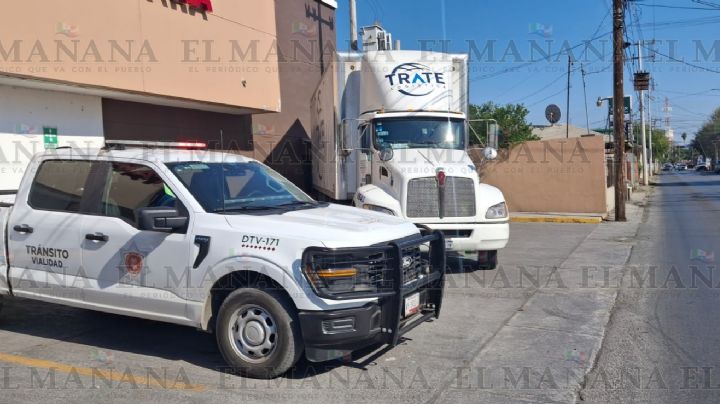 Retienen a trailero y su unidad tras reporte por daños a cables en la colonia Hidalgo