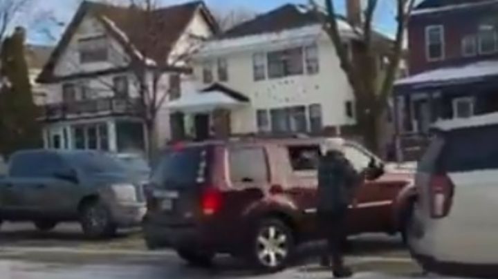 Agente de ICE asesina a balazos a mujer en una redada en Minneapolis; vecinos protestan | VIDEO