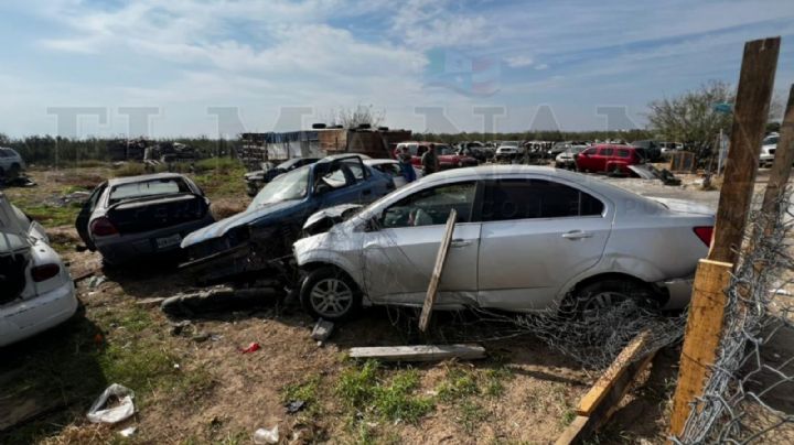 Por ir 'rápido y furioso' conductor se mete a yonke y destroza varios autos en Nuevo Laredo