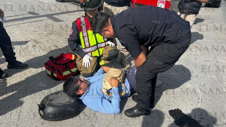 Choque de moto y camioneta moviliza a paramédicos en Nuevo Laredo; Jorge se pasa alto y queda lesionado