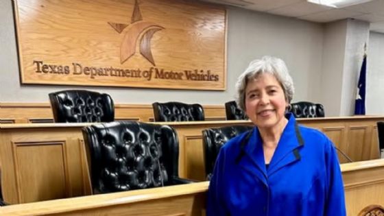 Condado de Webb ignora cambios del DMV y seguirá aceptando trámites vehiculares