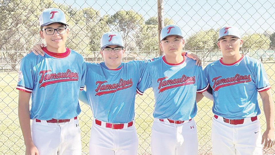 Roberto González Martínez, José E. Gaona Rergis, Iker Gatica García y Raymundo de Anda de Alba con Tamaulipas en el Nacional de Beisbol U15 en Monclova.