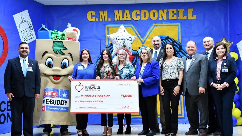 Michelle González fue seleccionada finalista para el Premio HEB a la Excelencia en Educación para Directores.