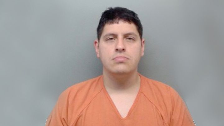 Catean casa y sorprenden a residente de Laredo en posesión de pornografía infantil