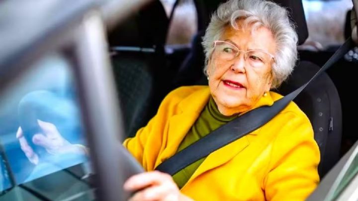 Licencia de conducir: estos abuelitos ya no podrán renovarla si no cumplen este nuevo requisito