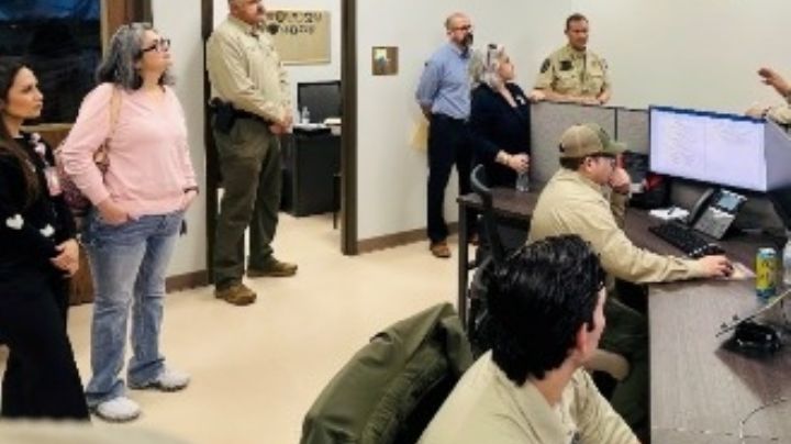 Se acercan colegios católicos de Laredo a la Oficina del Comisario del Condado de Webb