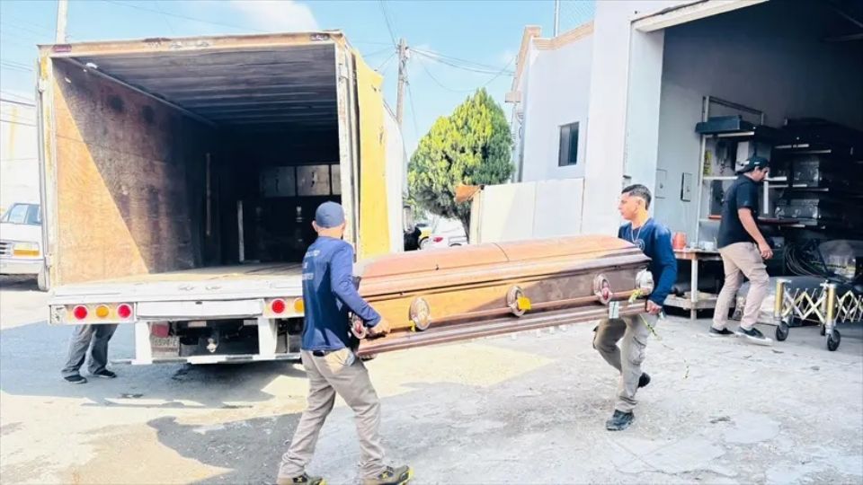 Actuarios judiciales, escoltados por la Guardia Estatal, realizaron el embargo en plena luz del día