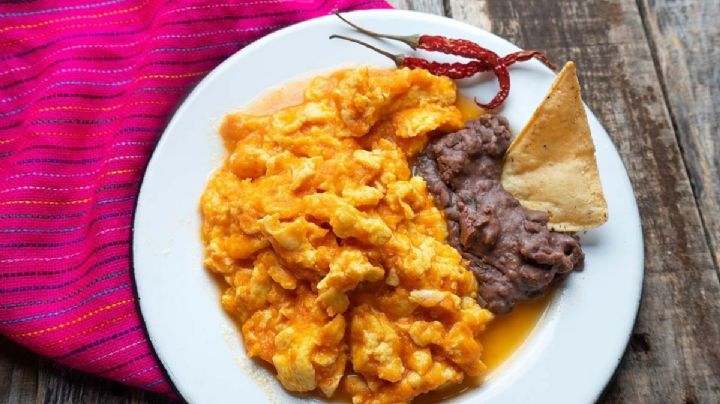 Así se preparan los famosos 'huevos al albañil'; el clásico desayuno mexicano
