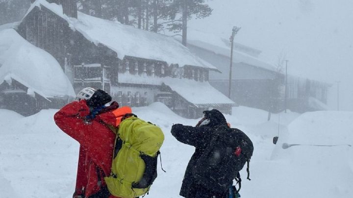 Avalancha se 'traga' a 10 esquiadores; autoridades les habían advertido el riesgo