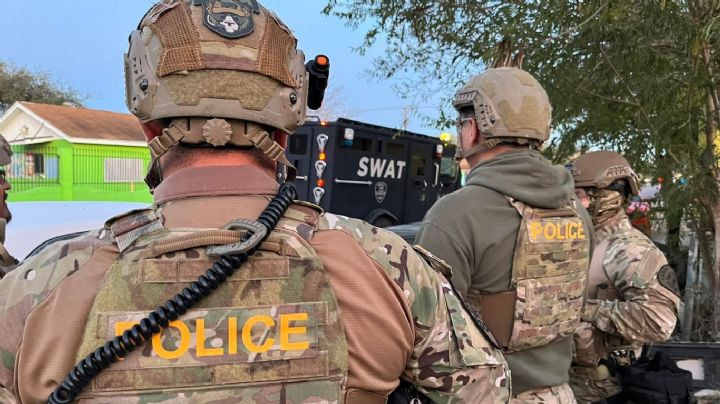 SWAT y elementos de la policía catean dos viviendas en Laredo; ¿de qué se trata el operativo?