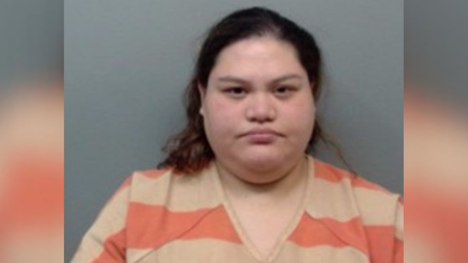 Myra Solís es acusada de golpear a su hermana menor quien presenta embarazo de 8 meses