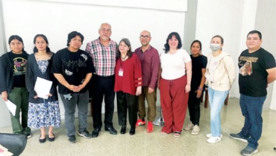 Comparten café y letras en Nuevo Laredo; Ramiro Rodríguez presenta su libro