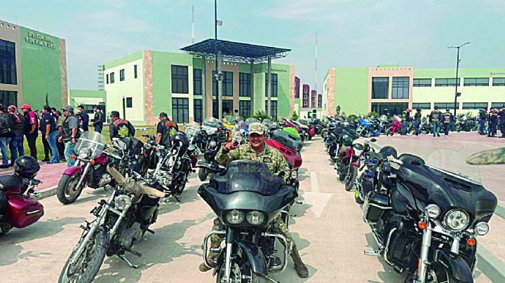 Refuerzan lazos con rodada clubes de motos de Nuevo Laredo y Fuerzas Armadas