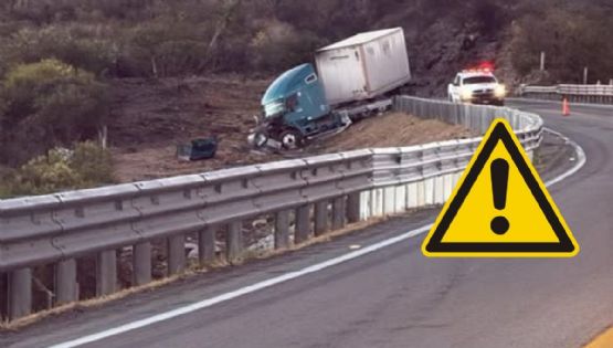 Alerta en la carretera Nuevo Laredo–Monterrey: tráiler cae a barranco en Mamulique; hay presencia de GN