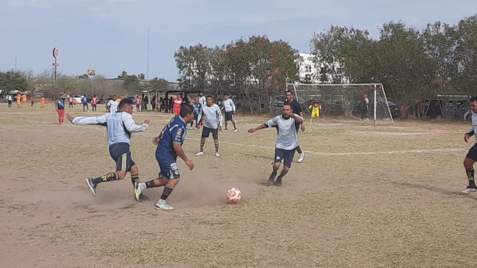 Covarrubias- La Raza golea a Marvicks y anda con paso firme en la Real Liga de Futbol Ferrocarrilera