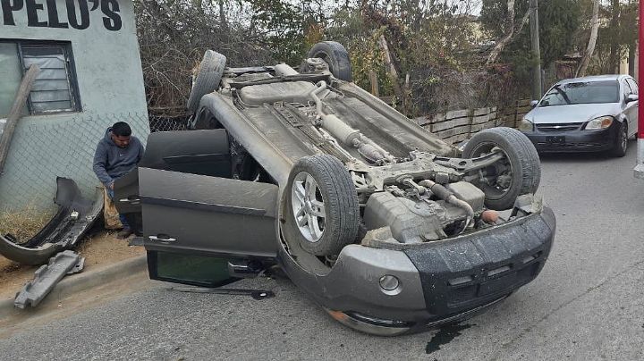 Conductor de 19 años termina volcado tras ser embestido por tráiler en Nuevo Laredo