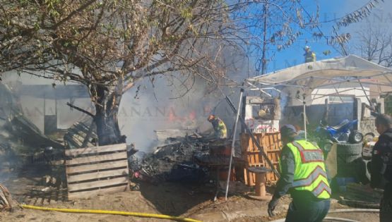 Se incendia casa de madera en la colonia Victoria; llamas consumieron todo a su paso | VIDEO