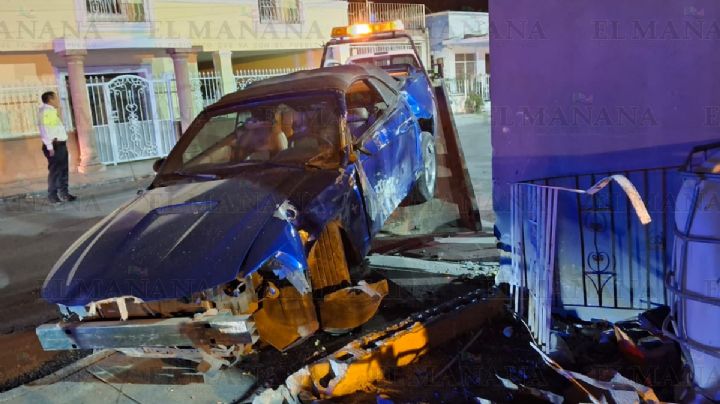 Joven se descontrola por ir a toda velocidad; se estrelló contra una casa en la avenida Obregón