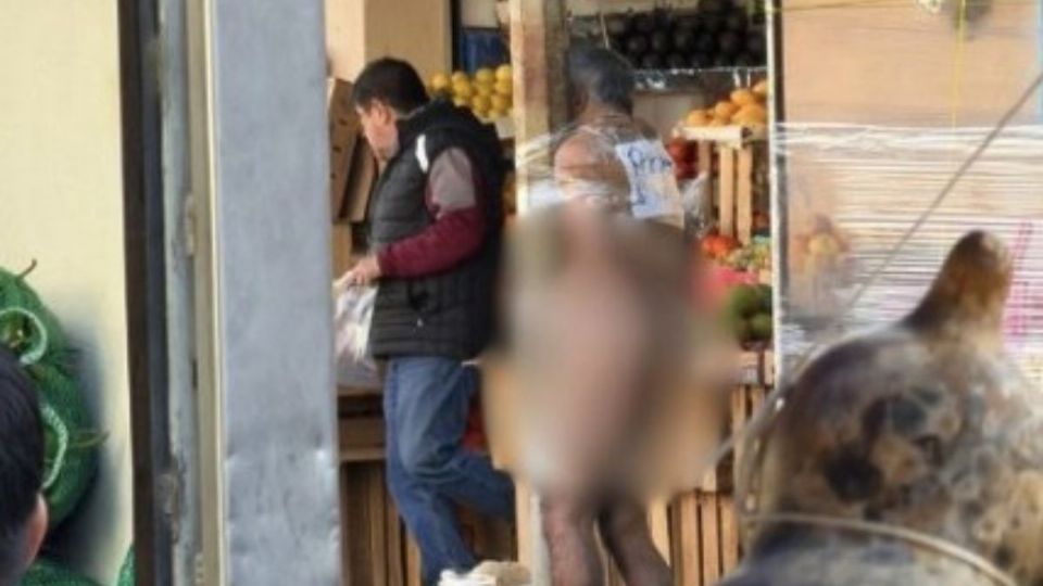 El hombre fue amarrado desnudo a un poste en pleno Centro de Monterrey
