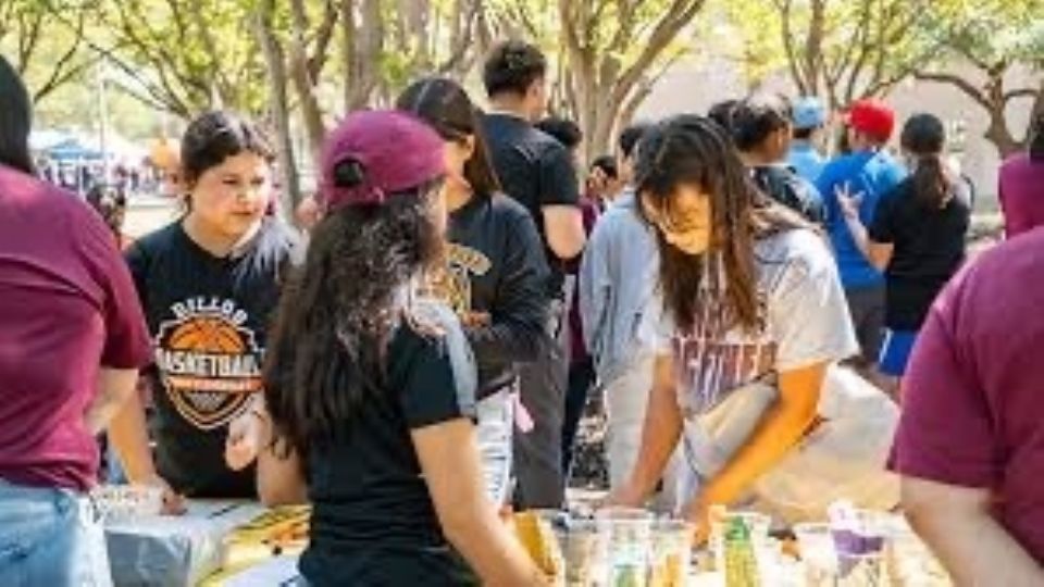Discover TAMIU abre sus puertas a estudiantes y familias