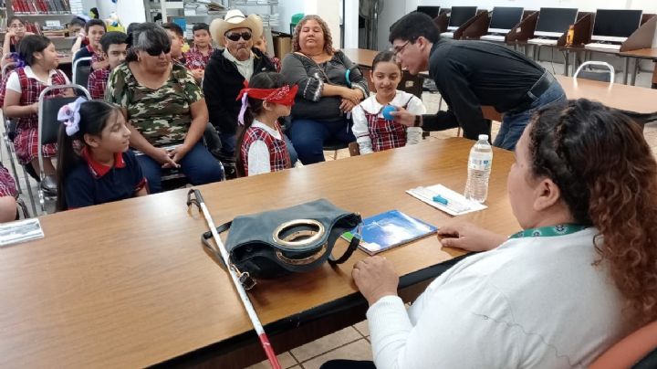 Ofrecen lectura en braille a niños de primaria en Biblioteca Fidel Cuéllar